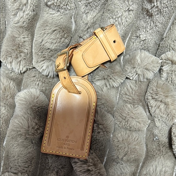 Louis Vuitton Beige Leather Luggage Tag - Picture 1 of 12